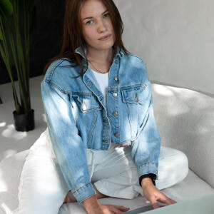 Grafiskā dizainere & Fotogrāfe